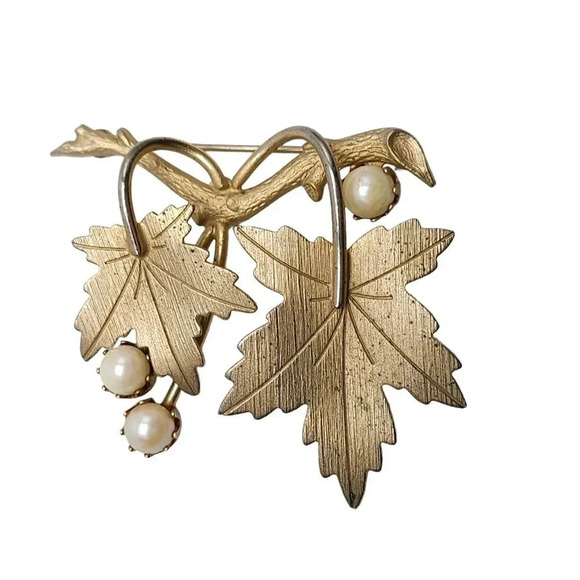 Sarah Coventry Vintage 1960's Gold Tone Grape Leaves and Pearls Brooch Pin - Picture 3 of 5